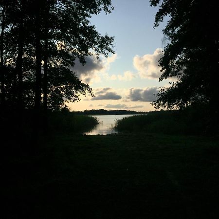 Domek Nad Jeziorem Otalzyno Pomieczyno Екстер'єр фото