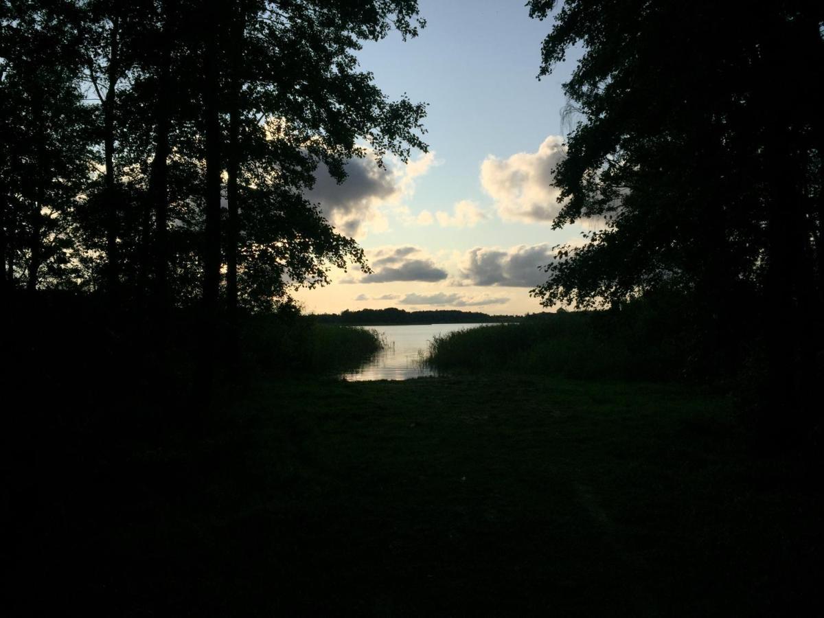 Domek Nad Jeziorem Otalzyno Pomieczyno Екстер'єр фото